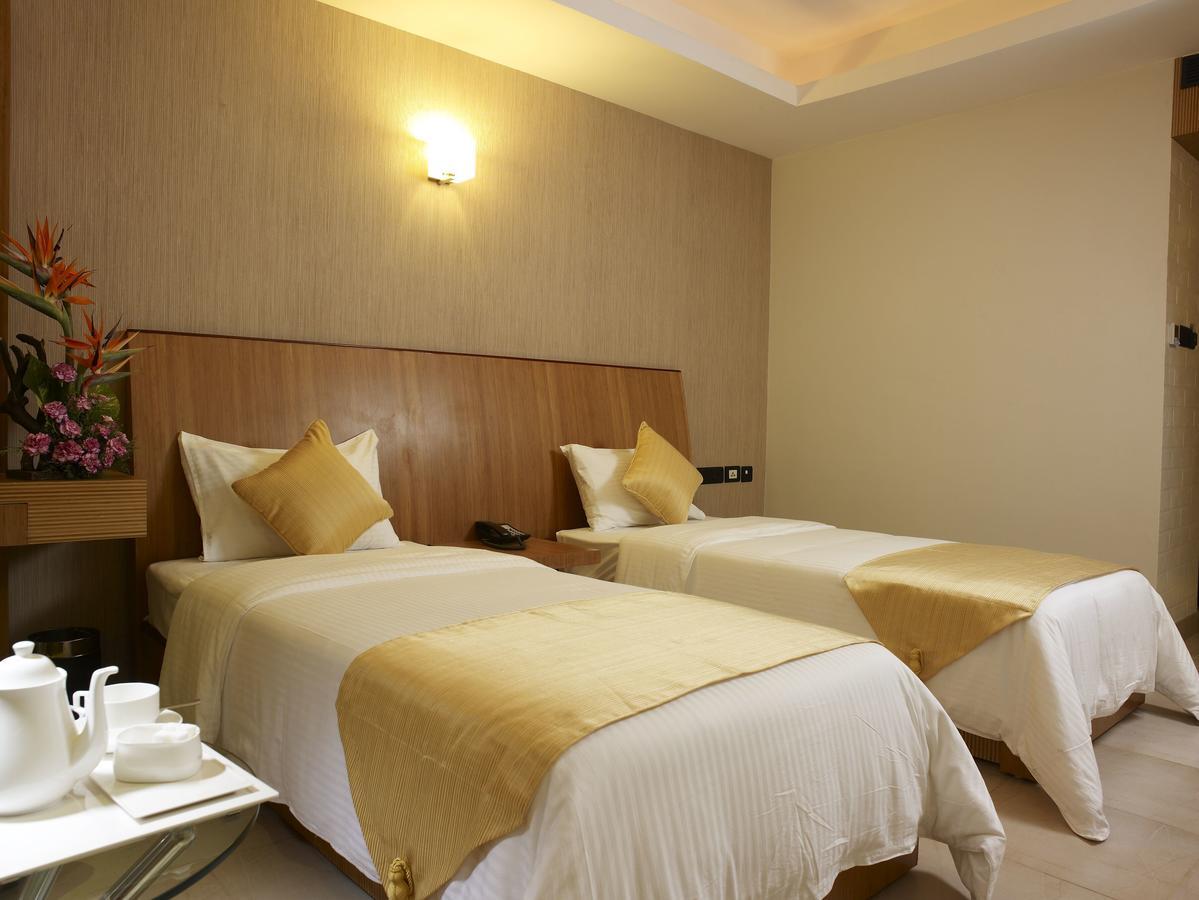 The Castello Residency Hotel Kojambuttúr Kültér fotó